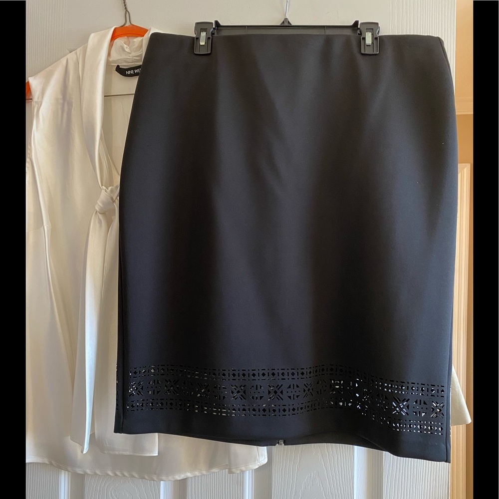 Vince Camuto straight black skirt 1X